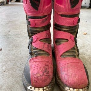 Dirt bike boots